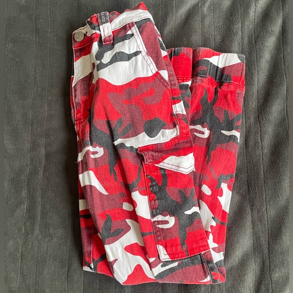 Rue21 Pants - Red camo cargo pants